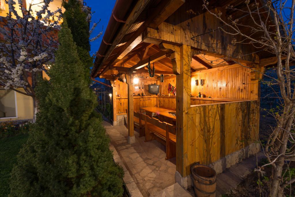 Marinovata Kashta Guest House ヴェリキー・プレスラフ エクステリア 写真